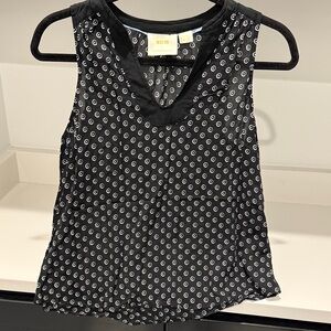 Maeve by Anthropologie Black and White Patterned sleeveless blouse. Size 6